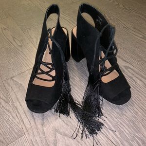 Super cute sandals size 7 in black